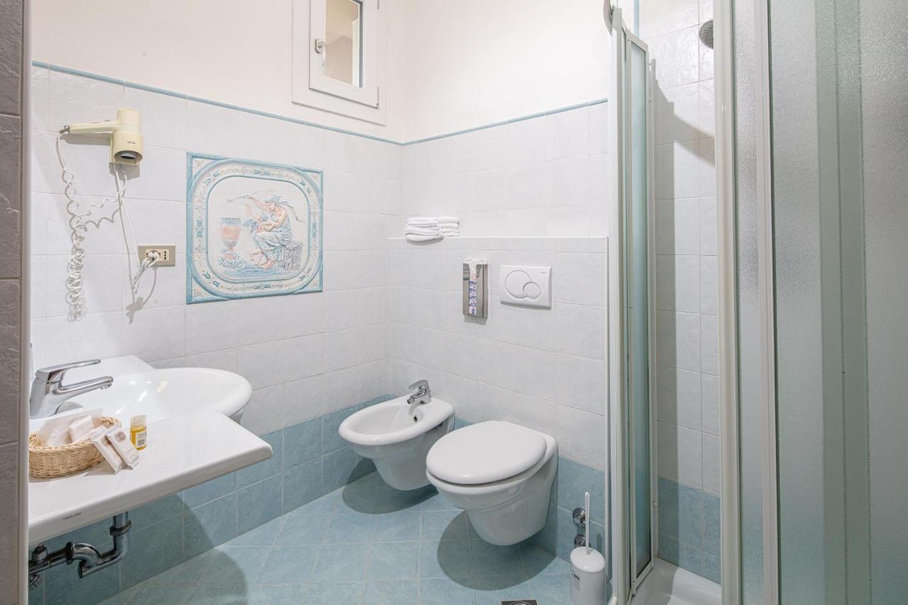 Hotel Alexander Бибионе Екстериор снимка