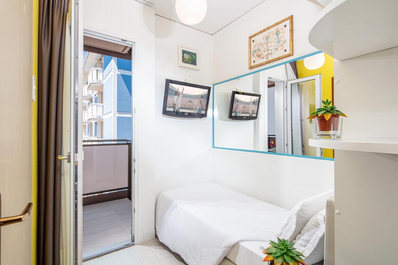 Hotel Alexander Бибионе Екстериор снимка